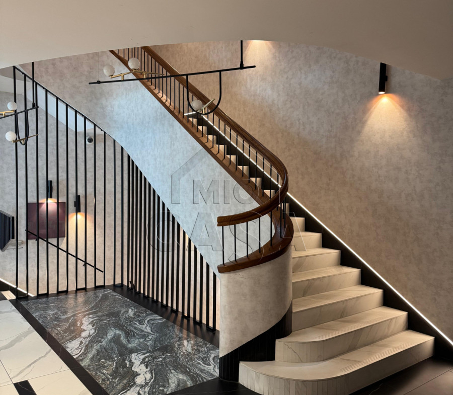 900